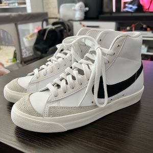 Brand new never worn women’s Nike blazers